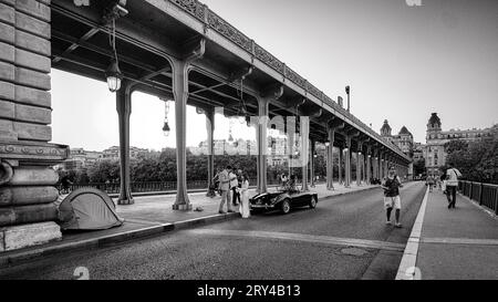 Pont de Bir Hakeim scène avec les touristes. Banque D'Images