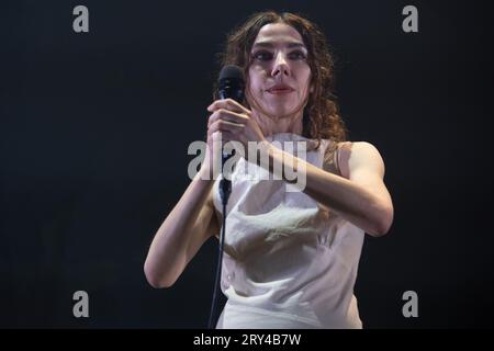 Londres, Royaume-Uni. 28 septembre 2023. L'auteur-compositeur-interprète anglais PJ Harvey se produit au Roundhouse. Crédit : Justin ng/Alamy Live News Banque D'Images