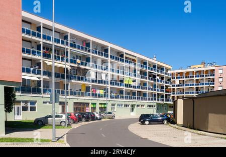 Lenti, Hongrie - 15 juillet 2023 : bâtiments résidentiels contemporains à Lenti, est une ville en Hongrie, dans le comté de Zala, à côté de la slovène, croate et Banque D'Images