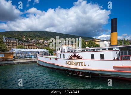 Neuchâtel, Suisse - 7 août 2023 : Neuchâtel, capitale francophone du canton suisse du même nom, se trouve sur la rive nord de la Banque D'Images