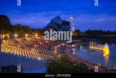 Poitiers, France - 14 août 2023 : le Futuroscope est un parc à thème en France qui traite des technologies médiatiques du futur. Il est situé dans C Banque D'Images