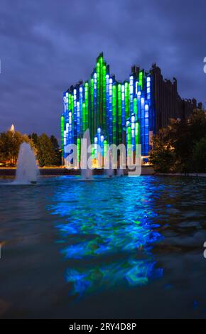 Poitiers, France - 14 août 2023 : le Futuroscope est un parc à thème en France qui traite des technologies médiatiques du futur. Il est situé dans C Banque D'Images