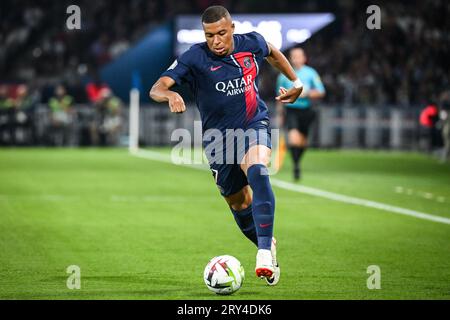 Paris, France. 26 août 2023. Kylian MBAPPE du PSG lors du match de championnat de France de Ligue 1 entre le Paris Saint-Germain et le RC Lens le 26 août 2023 au Parc des Princes à Paris, France - photo Matthieu Mirville/DPPI crédit : DPPI Media/Alamy Live News Banque D'Images