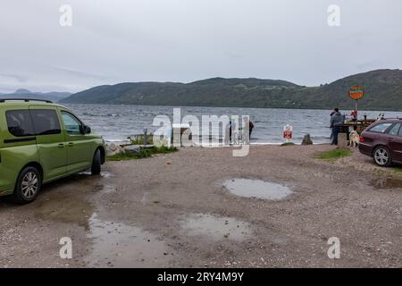 Der Strand Dores Beach am Ostufer von Loch Ness in Schottland ist ein beliebter Spot für Wassersportler und Jäger von Nessie, dem Monster von Loch Ness. 28.09.2023 Dores Schottland Großbritannien *** Dores Beach sur la rive est du Loch Ness en Écosse est un endroit populaire pour les amateurs de sports nautiques et les chasseurs de Nessie, le monstre du Loch Ness 28 09 2023 Dores Scotland Royaume-Uni Credit : Imago/Alamy Live News Banque D'Images