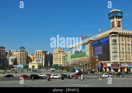 Vue de Maidan Nezalezhnosti par une journée ensoleillée en octobre 2012, environ un an avant Euromaidan. Kiev, Ukraine. Banque D'Images