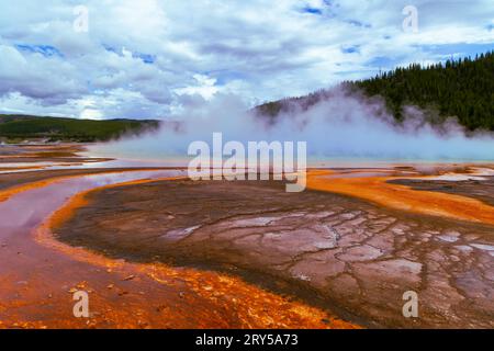 Grand prismatique au parc national de Yellowstone Banque D'Images