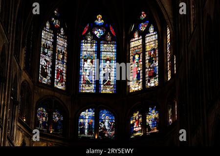 Vitraux dans l'église Saint Séverin à Paris France Banque D'Images