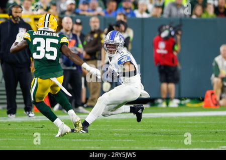 28 septembre 2023 : receveur large des Lions de Détroit Amon-Ra St. Brown (14) court après la capture lors du match de football de la NFL entre les Lions de Detroit et les Packers de Green Bay au Lambeau Field à Green Bay, Wisconsin. Darren Lee/CSM Banque D'Images