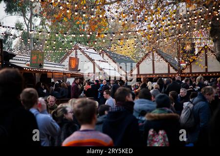 Foules à Winter Wonderland Hyde Park le 30 novembre 2013 Banque D'Images