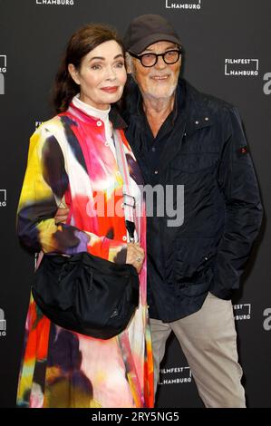 IHA von der Schulenburg und Hieronymus Proske BEI der Festivaleröffnung mit der Premiere des Kinofilms Inshallah a Boy auf dem 30. Filmfest Hamburg im CinemaxX Dammtor. Hambourg, 28.09.2023 *** Iha von der Schulenburg et Hieronymus Proske à l'ouverture du festival avec la première du long métrage Inshallah a Boy au Filmfest de Hambourg 30 au CinemaxX Dammtor Hamburg, 28 09 2023 Foto:XC.xTamckex/xFuturexImagex ffh opening 3964 crédit : Imago/Alamy Live News Banque D'Images