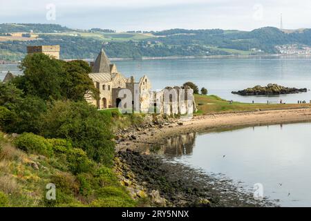 L'abbaye d'Inchcolm sur l'île d'Inchcolm, bien que ruinée, est le complexe monastique le mieux préservé d'Écosse Banque D'Images