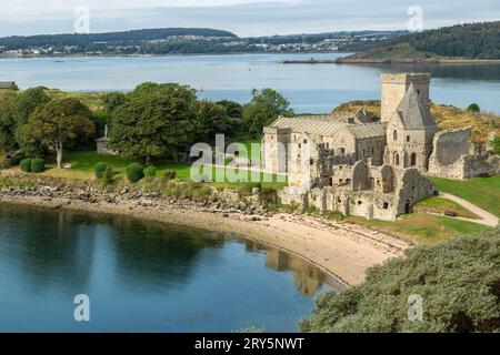 L'abbaye d'Inchcolm, bien que ruinée, est le complexe monastique le mieux conservé d'Écosse Banque D'Images