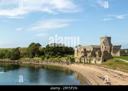 L'abbaye d'Inchcolm, bien que ruinée, est le complexe monastique le mieux conservé d'Écosse Banque D'Images