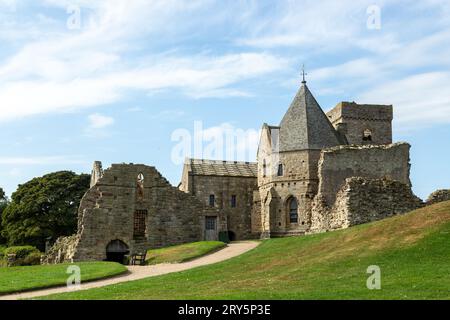 L'abbaye d'Inchcolm, bien que ruinée, est le complexe monastique le mieux conservé d'Écosse Banque D'Images