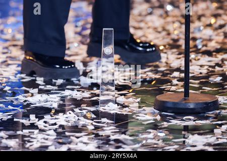 Cologne, Allemagne. 29 septembre 2023. Le prix est décerné sur le sol lors du Prix de la télévision allemande 2023 au Coloneum. Le Prix de la télévision allemande sera décerné à Cologne pour la saison de programmation 2022/23. Crédit : Rolf Vennenbernd/dpa/Alamy Live News Banque D'Images