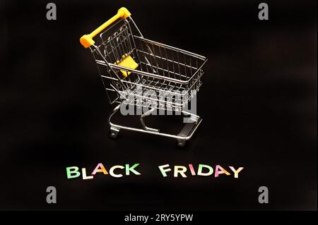 Panier pour Black Friday concept Banque D'Images