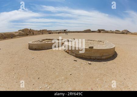 Égypte, Saqqara, pyramide Djéser, marqueurs de pierre de la Grande Cour, utilisés pour la cérémonie du jubilé ('fête SED') du roi Djéser. Banque D'Images