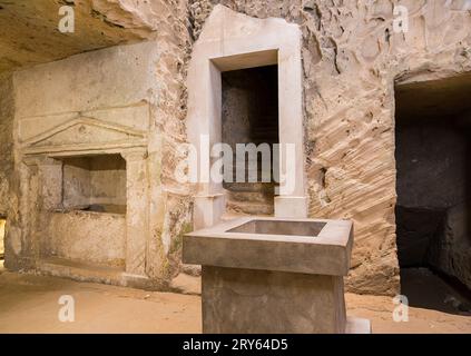 Nécropole de KOM el Shogafa, dite tombe de Caracalla. Banque D'Images