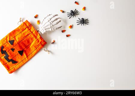 Halloween Flaylay avec sac de friandise, maïs bonbon, araignées Banque D'Images