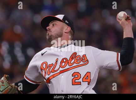 Baltimore, États-Unis. 28 septembre 2023. BALTIMORE, Maryland - 28 SEPTEMBRE : lanceur de relève des Orioles de Baltimore DL Hall (24) en huit manches lors d'un match MLB entre les Orioles de Baltimore et les Red Sox de Boston, le 28 septembre 2023, à Orioles Park à Camden yards, à Baltimore, Maryland. (Photo de Tony Quinn/SipaUSA) crédit : SIPA USA/Alamy Live News Banque D'Images