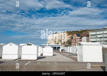 La plage et la falaise de Mers-les-bains, Picardie, France Banque D'Images