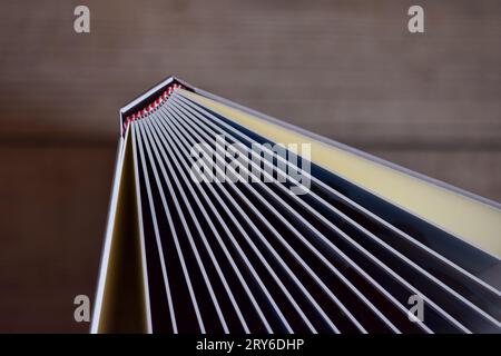 Album photo avec photos. Flou artistique. Vue de dessus du livre photo. Photo de haute qualité Banque D'Images