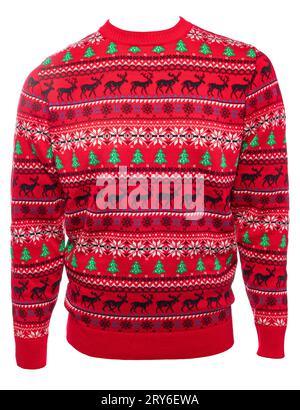 Pull à col ras du cou tricoté rouge de Noël (aka Ugly Sweater) sur un mannequin masculin isolé sur un fond blanc Banque D'Images