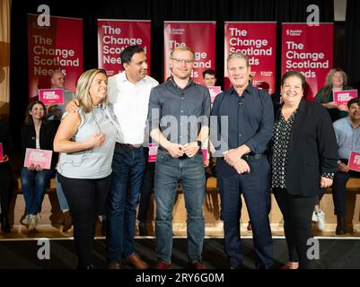 Hamilton, Écosse, Royaume-Uni. 29 septembre 2023. Le chef du Parti travailliste, Sir Keir Starmer, rejoint Anas Sarwar, Michael Shanks et Jackie Baillie pour un rassemblement travailliste écossais avant les élections partielles de Rutherglen et Hamilton West la semaine prochaine. Le Parti travailliste écossais espère prendre le siège du SNP. Iain Masterton/Alamy Live News Banque D'Images