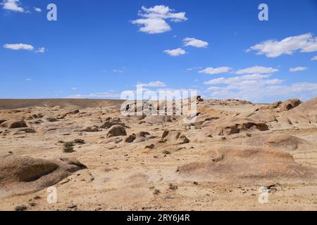 Le vent typique a érodé les roches dans le désert de Gobi, en Mongolie Banque D'Images