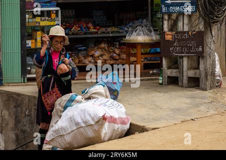 Peuple de la tribu traditionnelle à Sapa au Vietnam Banque D'Images