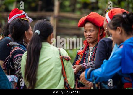 Peuple de la tribu traditionnelle à Sapa au Vietnam Banque D'Images