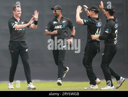 Le lanceur néo-zélandais Adam Milne célèbre Tawhid Hridoy Wicket lors du 3e match ODI du Bangladesh et de la Nouvelle-Zélande sur trois séries de matchs à Sher-e. Banque D'Images