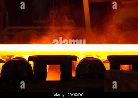 Mobarakeh, Ispahan, Iran. 29 septembre 2023. Une vue de Mobarakeh Steel Company (Foolad Mobarakeh), une entreprise sidérurgique iranienne privée située à 65 km au sud-ouest d'Ispahan, près de la ville de Mobarakeh, province d'Ispahan, Iran. C’est le plus grand fabricant d’acier de la région MENA (Moyen-Orient et Afrique du Nord) et l’un des plus grands complexes industriels opérant en Iran. Il a été mis en service après la révolution iranienne en 1979 et a commencé ses opérations en 1993. Elle a subi une refonte majeure en 2000 et devrait faire l’objet d’une deuxième et d’une troisième refonte en 2009’’«2010, portant la production totale d’acier à 7, Banque D'Images