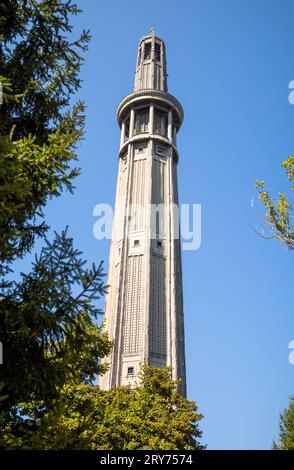 La Tour Perret (la Tour Perret ou le Tour pour regarder les montagnes) de 95m de haut dans le Parc Paul Mistral, Grenoble. Datant de 1925, il a été le premier à Banque D'Images