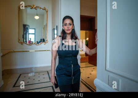 New Delhi, Inde. 29 septembre 2023. L’actrice Chahatt Khanna pose pour des photos lors de la promotion de son prochain film YAATRIS à l’Imperial Hotel. Crédit : SOPA Images Limited/Alamy Live News Banque D'Images