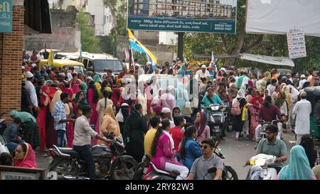 Rajkot, Inde. 29 septembre 2023. Les gens se sont rassemblés en grand nombre dans la procession de l'Eid-e-Milad. Crédit : Nasirkhan Davi/Alamy Live News Banque D'Images