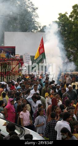 Rajkot, Inde. 29 septembre 2023. Image de potrait de la procession Eid-e-Milad de nombreuses personnes se sont rassemblées. Crédit : Nasirkhan Davi/Alamy Live News Banque D'Images