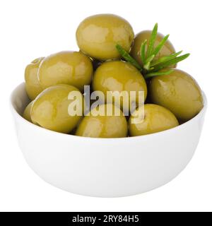 Olives vertes dans un bol en céramique blanche Banque D'Images