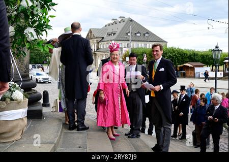 Felicitas Trotzky, geb. Prinzessin von Sachsen-Coburg und Gotha BEI der Ankunft zur Trauung von Maria Teresita Prinzessin von Sachsen und Graf Beryl Banque D'Images