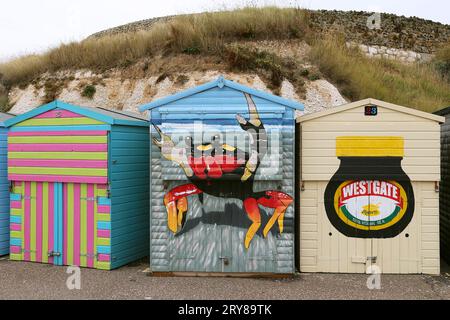 Cabanes de plage peintes, St Mildred's Bay, Westgate-on-Sea, Île de Thanet, Kent, Angleterre, Grande-Bretagne, Royaume-Uni, Royaume-Uni, Europe Banque D'Images