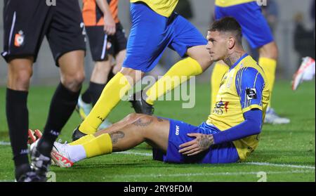 Deinze, Belgique. 29 septembre 2023. Tiago Cukur de Beveren semble abattu lors d'un match de football entre KMSK Deinze et SK Beveren, vendredi 29 septembre 2023 à Deinze, le jour 07/30 de la deuxième division du championnat belge 'Challenger Pro League' 2023-2024. BELGA PHOTO VIRGINIE LEFOUR crédit : Belga News Agency/Alamy Live News Banque D'Images