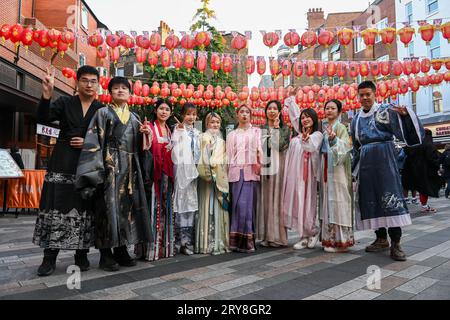 Chinatown Londres, Royaume-Uni. 29 septembre 2023. Performance d'immersion Hanfu, les artistes s'habillent dans différents costumes de la dynastie Han de la Chine dans le Chinatown de Londres, au Royaume-Uni. Crédit : Voir Li/Picture Capital/Alamy Live News Banque D'Images