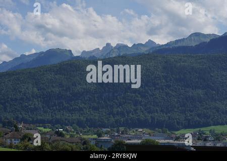 Environs de la ville de Schwyz en Suisse. Banque D'Images