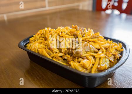 Gros plan de nouilles frites mélangées au Kansas Banque D'Images