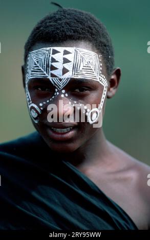 Jeune guerrier Masaï, Tanzanie Banque D'Images