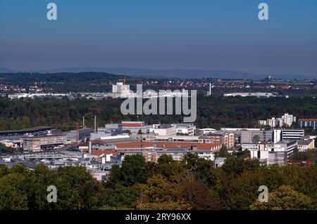 Vue depuis la tour de Killesberg sur la zone industrielle de Feuerbach et Kornwestheim avec les usines BOSCH et PORSCHE, Stuttgart, Baden-Wuerttemberg, Allemagne Banque D'Images