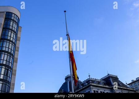 Oviedo, Asturies, Espagne. 29 septembre 2023. Oviedo, Espagne, 29 septembre 2023 : le drapeau de l'Espagne est hissé lors de la levée du drapeau d'Oviedo, le 29 septembre 2023, à Oviedo, Espagne. (Image de crédit : © Alberto Brevers/Pacific Press via ZUMA Press Wire) USAGE ÉDITORIAL SEULEMENT! Non destiné à UN USAGE commercial ! Banque D'Images