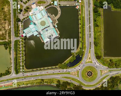 Mosquée Bandaraya Kota Kinabalu est la deuxième mosquée principale de Kota Kinabalu. Sabah, Bornéo. Malaisie. Banque D'Images