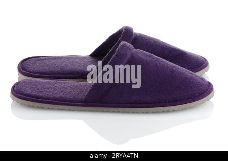 Une paire de pantoufles violettes Banque D'Images