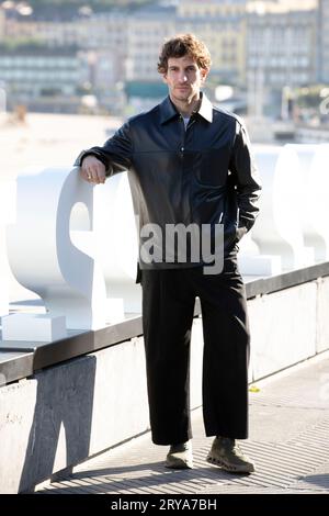 Donostia San Sebastian, Espagne. 28 septembre 2023. Quim Gutierrez assiste à Lile Rouge Photocall lors du 71e Festival International du film de San Sebastian au Kursaal Palace le 28 septembre 2023 à Donostia-San Sebastian. Crédit : SOPA Images Limited/Alamy Live News Banque D'Images